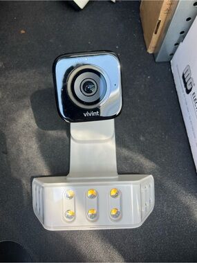 VIVINT OUTDOOR CAMERA AND FLOOD SECURITY LIGHT.